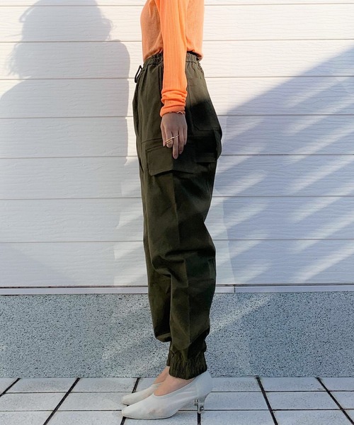 Q（キュー）の「カーゴジョガーパンツ（その他パンツ・レディース・ベージュ/カーキ・MEDIUM）」の4枚目の写真