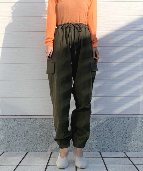 Q（キュー）の「カーゴジョガーパンツ（その他パンツ・レディース・ベージュ/カーキ・MEDIUM）」の3枚目の写真