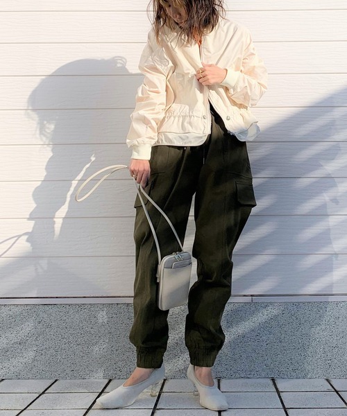 Q（キュー）の「カーゴジョガーパンツ（その他パンツ・レディース・ベージュ/カーキ・MEDIUM）」の12枚目の写真