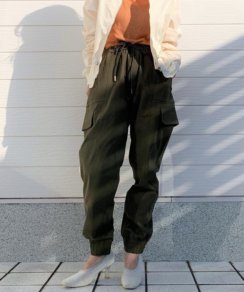 Q（キュー）の「カーゴジョガーパンツ（その他パンツ・レディース・ベージュ/カーキ・MEDIUM）」の13枚目の写真