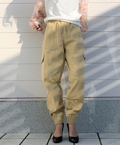 Q（キュー）の「カーゴジョガーパンツ（その他パンツ・レディース・ベージュ/カーキ・MEDIUM）」の17枚目の写真