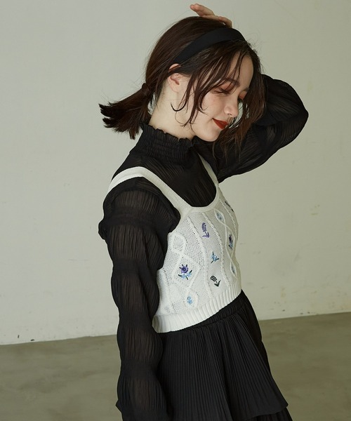 yanyan ヤンヤン フラワーモチーフニットビスチェ キャミソール paravion（パラビオン）の「【小花刺繍】【コーディネートのワン