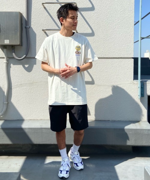 RVCA(ルーカ)の「RVCA/ルーカ バックプリントTシャツ アイランド柄/ヤシの木 くすみカラー/サーフT クルーネック半袖Tシャツ COBRA MIRAGE SS BD041-240(Tシャツ/カットソー・メンズ・ホワイト×ブルー/ブラック×ブラック/ブルー・M/L/XL)」の10枚目の写真