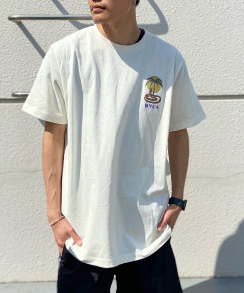 RVCA(ルーカ)の「RVCA/ルーカ バックプリントTシャツ アイランド柄/ヤシの木 くすみカラー/サーフT クルーネック半袖Tシャツ COBRA MIRAGE SS BD041-240(Tシャツ/カットソー・メンズ・ホワイト×ブルー/ブラック×ブラック/ブルー・M/L/XL)」の7枚目の写真