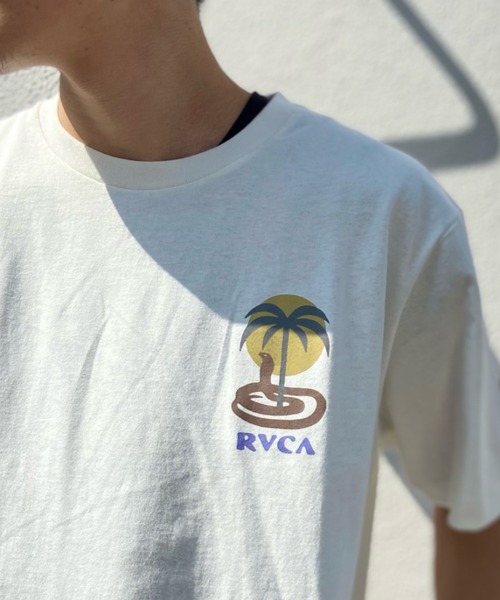 RVCA(ルーカ)の「RVCA/ルーカ バックプリントTシャツ アイランド柄/ヤシの木 くすみカラー/サーフT クルーネック半袖Tシャツ COBRA MIRAGE SS BD041-240(Tシャツ/カットソー・メンズ・ホワイト×ブルー/ブラック×ブラック/ブルー・M/L/XL)」の8枚目の写真