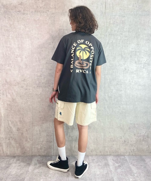 RVCA(ルーカ)の「RVCA/ルーカ バックプリントTシャツ アイランド柄/ヤシの木 くすみカラー/サーフT クルーネック半袖Tシャツ COBRA MIRAGE SS BD041-240(Tシャツ/カットソー・メンズ・ホワイト×ブルー/ブラック×ブラック/ブルー・M/L/XL)」の16枚目の写真