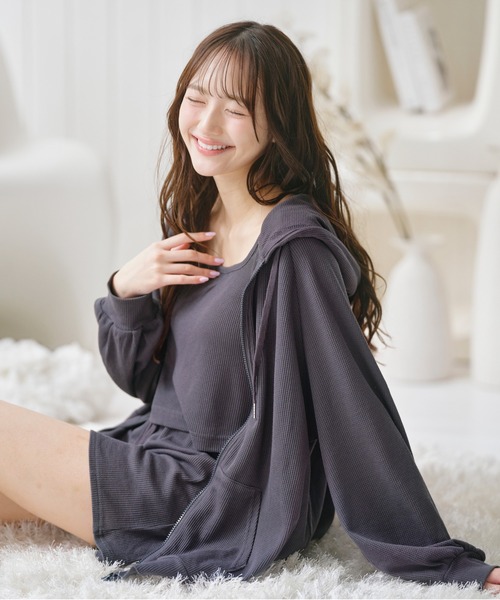 YU'NOW（ユナウ）の「【やわらか綿混ワッフル素材♪パーカー付きでロングシーズン活躍！】ワッフルルームウェア３点セット（ルームウェア/パジャマ・レディース・チャコールグレー/ベージュ/ブラウン/ブラック/ベージュ系その他/グレー系その他・L/LL/M/S）」の9枚目の写真