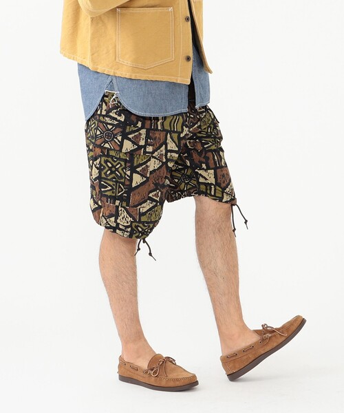 BEAMS PLUS(ビームスプラス)の「BEAMS PLUS / ナイロン リップストップ バティックプリント 6ポケット ビーチショーツ(その他パンツ・メンズ・ネイビー/ブラウン・M/S/L/XL)」の6枚目の写真