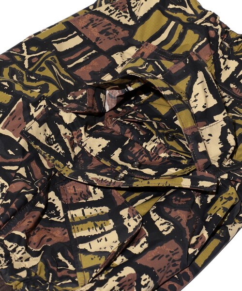 BEAMS PLUS(ビームスプラス)の「BEAMS PLUS / ナイロン リップストップ バティックプリント 6ポケット ビーチショーツ(その他パンツ・メンズ・ネイビー/ブラウン・M/S/L/XL)」の12枚目の写真