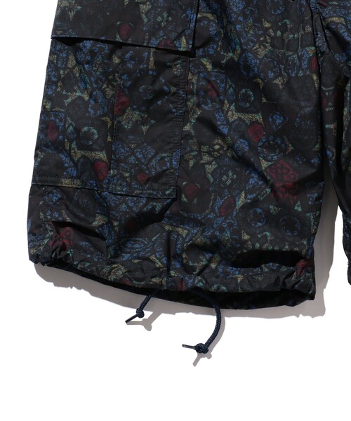 BEAMS PLUS(ビームスプラス)の「BEAMS PLUS / ナイロン リップストップ バティックプリント 6ポケット ビーチショーツ(その他パンツ・メンズ・ネイビー/ブラウン・M/S/L/XL)」の16枚目の写真