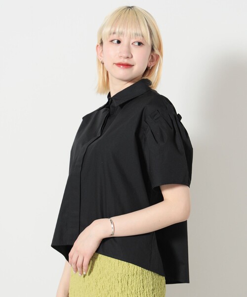 BEAMS HEART（ビームスハート）の「肩タック ショートスリーブシャツ（シャツ/ブラウス・レディース・オフホワイト/ブラック/ベージュ・FREE）」の10枚目の写真