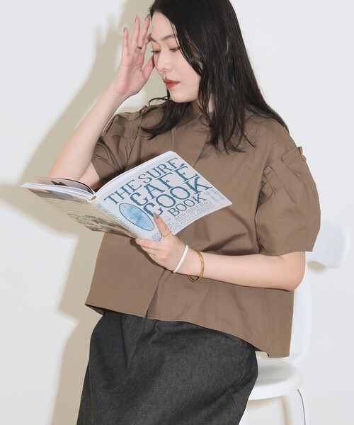 BEAMS HEART（ビームスハート）の「肩タック ショートスリーブシャツ（シャツ/ブラウス・レディース・オフホワイト/ブラック/ベージュ・FREE）」の5枚目の写真