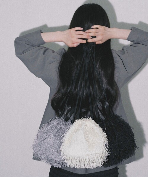 OUTDOOR PRODUCTS(アウトドアプロダクツ)の「OUTDOOR PRODUCTS × Firsthand/アウトドアプロダクツ 別注ブライトフリンジキンチャク(ショルダーバッグ・レディース・オフホワイト/ブラック/グレー・FREE)」の1枚目の写真