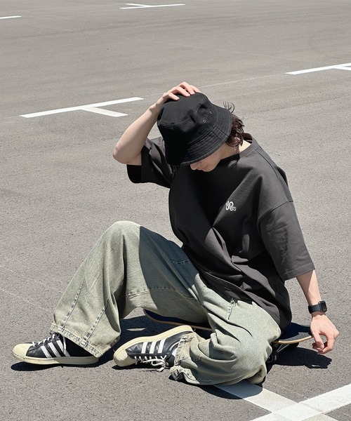 kutir(クティール)の「オーバーサイズサークルロゴTシャツ(Tシャツ/カットソー・メンズ・ブラック/オフホワイト・MEDIUM/LARGE)」の3枚目の写真
