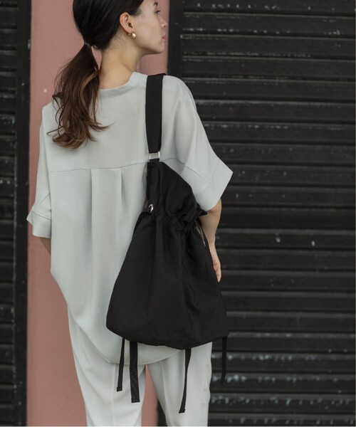 OPAQUE.CLIP（オペークドットクリップ）の「◆【軽量／A4収納可能】ドローストリングワンショルダー（ショルダーバッグ・レディース・グレー/ダークブラウン/ブラック/ライトベージュ/ブルー・00）」の10枚目の写真