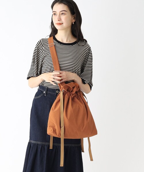 OPAQUE.CLIP（オペークドットクリップ）の「◆【軽量／A4収納可能】ドローストリングワンショルダー（ショルダーバッグ・レディース・グレー/ダークブラウン/ブラック/ライトベージュ/ブルー・00）」の16枚目の写真