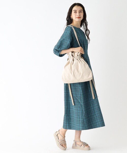 OPAQUE.CLIP（オペークドットクリップ）の「◆【軽量／A4収納可能】ドローストリングワンショルダー（ショルダーバッグ・レディース・グレー/ダークブラウン/ブラック/ライトベージュ/ブルー・00）」の9枚目の写真