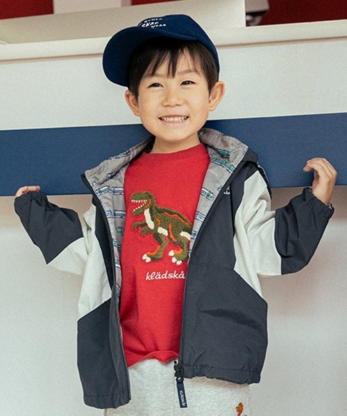 kladskap（クレードスコープ）の「サガラ恐竜長袖Ｔシャツ（Tシャツ/カットソー・キッズ・トップグレー/レッド・100cm/90cm/120cm/130cm/110cm）」の4枚目の写真