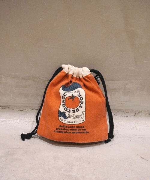 GLOBAL FORME CONCRETE（グローバルフォルムコンクリート）の「【AND PACKABLE】KINCHAKU POUCH　巾着ポーチ（ポーチ・レディース・ベージュ/グリーン/イエロー系その他/レッド/ベージュ系その他/ナチュラル/ターコイズブルー/ブルー/イエロー/ライトグリーン/ブラック/ホワイト×レッド/ブラウン系その他/モカ/モスグリーン/ネイビー/レッド系その他/インディゴブルー/その他1/その他2/マスタード/ホワイト系その他/ホワイト×イエロー/ダークネイビー/ブルー系その他/ライトブルー/レッド系その他2/イエロー系その他2/ターメリック/グレイッシュブルー/ホワイト系その他2/イエロー系その他3/レッド系その他3/ブラック系その他/グリーン系その他/ホワイト×ブラック・FREE）」の3枚目の写真