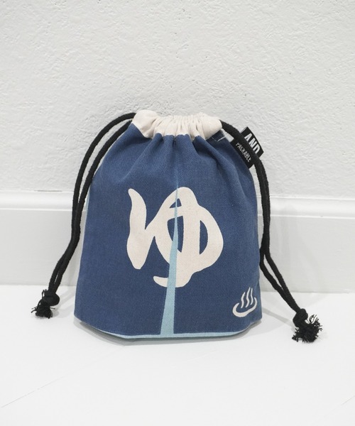 GLOBAL FORME CONCRETE（グローバルフォルムコンクリート）の「【AND PACKABLE】KINCHAKU POUCH　巾着ポーチ（ポーチ・レディース・ベージュ/グリーン/イエロー系その他/レッド/ベージュ系その他/ナチュラル/ターコイズブルー/ブルー/イエロー/ライトグリーン/ブラック/ホワイト×レッド/ブラウン系その他/モカ/モスグリーン/ネイビー/レッド系その他/インディゴブルー/その他1/その他2/マスタード/ホワイト系その他/ホワイト×イエロー/ダークネイビー/ブルー系その他/ライトブルー/レッド系その他2/イエロー系その他2/ターメリック/グレイッシュブルー/ホワイト系その他2/イエロー系その他3/レッド系その他3/ブラック系その他/グリーン系その他/ホワイト×ブラック・FREE）」の22枚目の写真