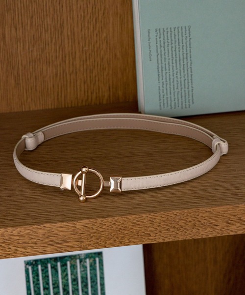 Andemiu(アンデミュウ)の「ヒッカケバックルホソベルト982866(ベルト・レディース・アイボリー/ブラウン/ブラック・FREE)」の2枚目の写真