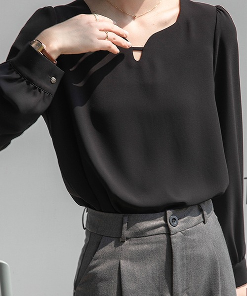 MILAE（ミレ）の「キーネックプルオーバーシャツブラウス（シャツ/ブラウス・レディース・ベージュ/ブラック/ホワイト/グレー・S/M/L）」の5枚目の写真