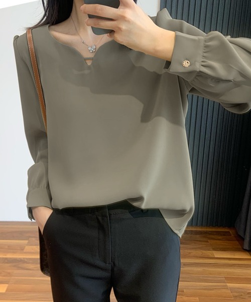 MILAE（ミレ）の「キーネックプルオーバーシャツブラウス（シャツ/ブラウス・レディース・ベージュ/ブラック/ホワイト/グレー・S/M/L）」の13枚目の写真