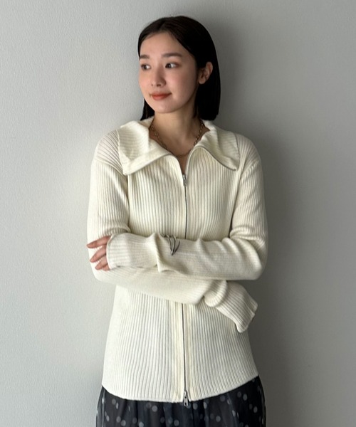 Doux archives(ドゥアルシーヴ)の「ダブルファスナーリブニット(ニット/セーター・レディース・パープル/ネイビー/ベージュ/アイボリー・FREE)」の2枚目の写真