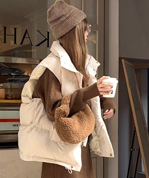 SHEPP(シープ)の「オーバーシルエット 中綿ベスト(ベスト・レディース・ホワイト/ベージュ/ブラック・M/L/XL)」の2枚目の写真