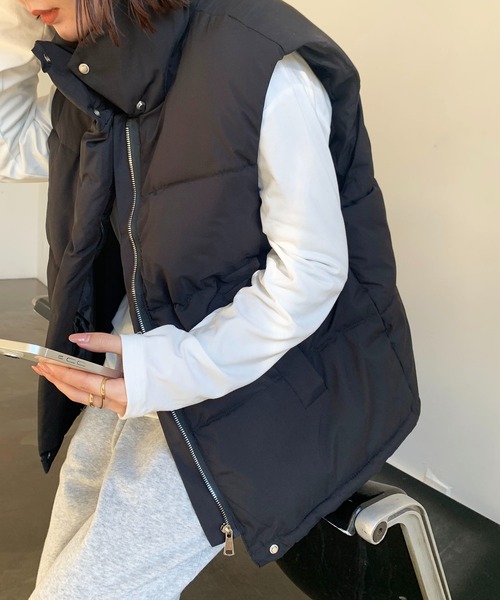 SHEPP(シープ)の「オーバーシルエット 中綿ベスト(ベスト・レディース・ホワイト/ベージュ/ブラック・M/L/XL)」の1枚目の写真