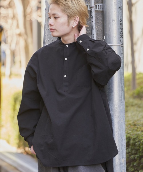 PUBLUX（パブリュクス）の「PUBLUX/パブリュクス プルオーバースタンドカラーシャツ/ユニセックス(限定展開)（シャツ/ブラウス・メンズ・キナリ/ブラック/オリーブ・SMALL/MEDIUM/LARGE）」の2枚目の写真