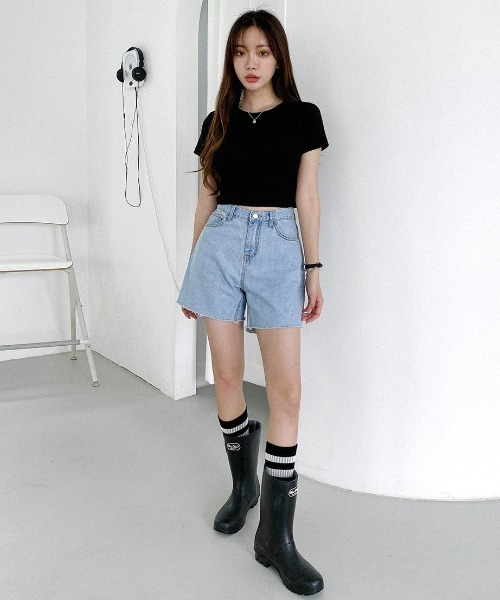 muahmuah（ムーアムーア）の「A'GEM/9 × .kom 『muah muah/ムーアムーア』SLIM FIT CROP HALF T-SHIRT/スリムフィット クロップハーフTシャツ（Tシャツ/カットソー・レディース・ブラック/ホワイト・FREE）」の4枚目の写真