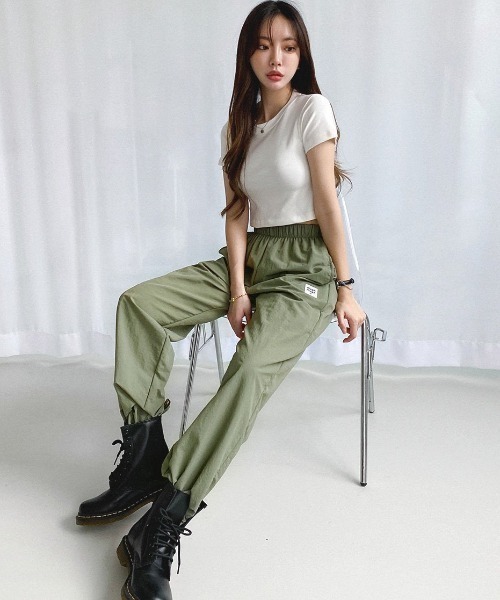 muahmuah（ムーアムーア）の「A'GEM/9 × .kom 『muah muah/ムーアムーア』SLIM FIT CROP HALF T-SHIRT/スリムフィット クロップハーフTシャツ（Tシャツ/カットソー・レディース・ブラック/ホワイト・FREE）」の3枚目の写真