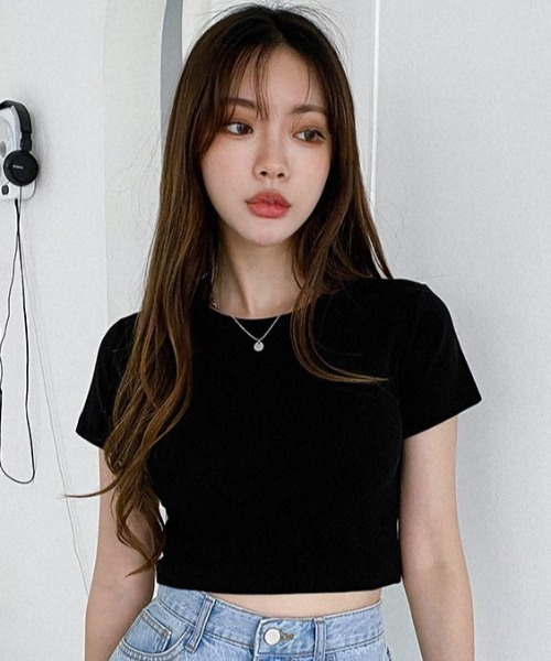 muahmuah（ムーアムーア）の「A'GEM/9 × .kom 『muah muah/ムーアムーア』SLIM FIT CROP HALF T-SHIRT/スリムフィット クロップハーフTシャツ（Tシャツ/カットソー・レディース・ブラック/ホワイト・FREE）」の13枚目の写真