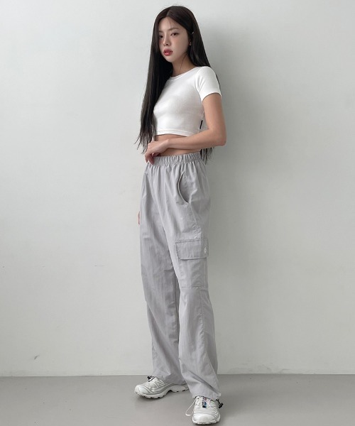 muahmuah（ムーアムーア）の「A'GEM/9 × .kom 『muah muah/ムーアムーア』SLIM FIT CROP HALF T-SHIRT/スリムフィット クロップハーフTシャツ（Tシャツ/カットソー・レディース・ブラック/ホワイト・FREE）」の19枚目の写真