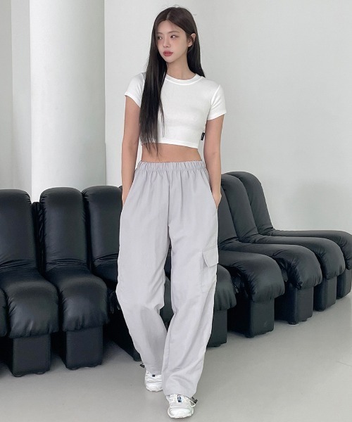 muahmuah（ムーアムーア）の「A'GEM/9 × .kom 『muah muah/ムーアムーア』SLIM FIT CROP HALF T-SHIRT/スリムフィット クロップハーフTシャツ（Tシャツ/カットソー・レディース・ブラック/ホワイト・FREE）」の18枚目の写真