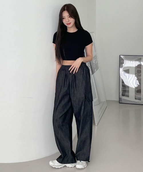 muahmuah（ムーアムーア）の「A'GEM/9 × .kom 『muah muah/ムーアムーア』SLIM FIT CROP HALF T-SHIRT/スリムフィット クロップハーフTシャツ（Tシャツ/カットソー・レディース・ブラック/ホワイト・FREE）」の17枚目の写真