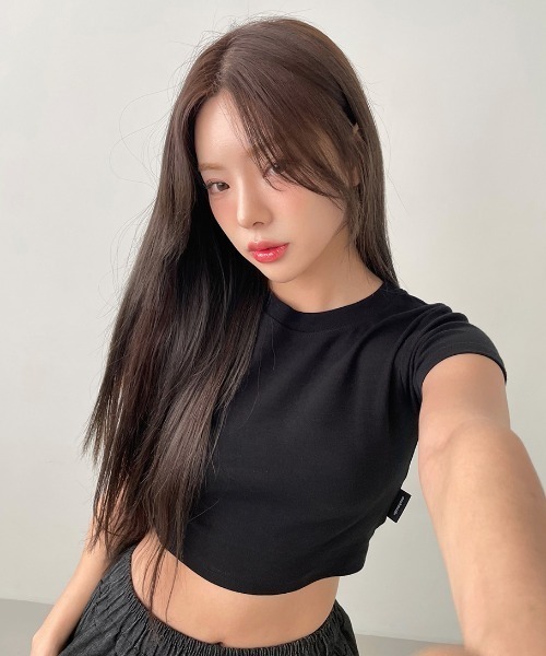 muahmuah（ムーアムーア）の「A'GEM/9 × .kom 『muah muah/ムーアムーア』SLIM FIT CROP HALF T-SHIRT/スリムフィット クロップハーフTシャツ（Tシャツ/カットソー・レディース・ブラック/ホワイト・FREE）」の16枚目の写真