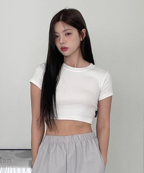 muahmuah（ムーアムーア）の「A'GEM/9 × .kom 『muah muah/ムーアムーア』SLIM FIT CROP HALF T-SHIRT/スリムフィット クロップハーフTシャツ（Tシャツ/カットソー・レディース・ブラック/ホワイト・FREE）」の22枚目の写真