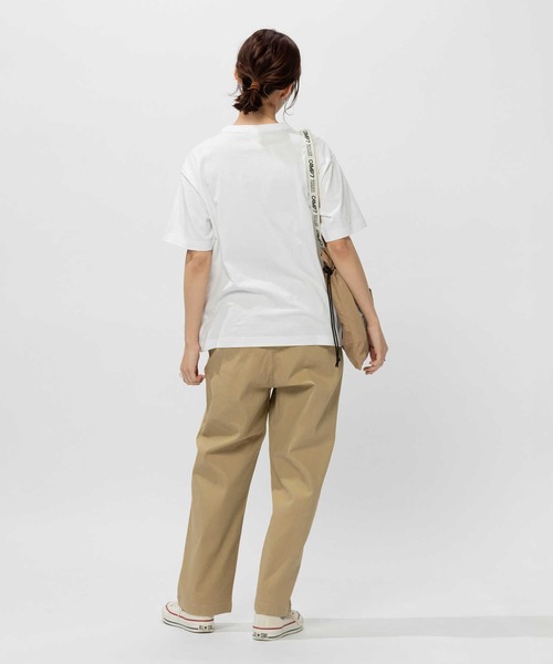 Champion(チャンピオン)の「Champion(チャンピオン)カレッジロゴプリントTシャツ(Tシャツ/カットソー・レディース・ネイビー/ベージュ/ホワイト/グリーン・XL/M/L)」の6枚目の写真