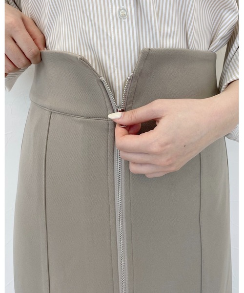 mysty woman(ミスティウーマン)の「フロントzipタイトスカート 113492(スカート・レディース・ブラック/ライトベージュ/ベージュ系その他・FREE)」の4枚目の写真