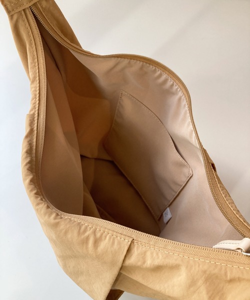 EARTH MADE（アースメイド）の「LIGHT NYLON SHOULDER（ショルダーバッグ・メンズ・ネイビー/ブラック/グレー/カーキ/ベージュ・FREE）」の9枚目の写真