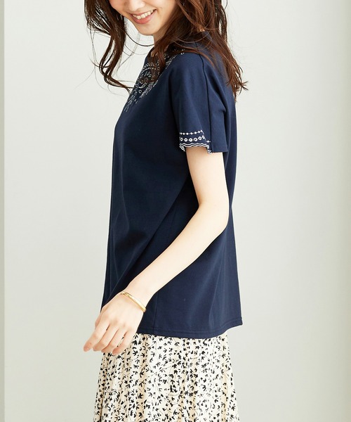 BELLUNA PLUS(ベルーナ)の「スカラップ刺しゅう華やぎプルオーバー(Tシャツ/カットソー・レディース・ローズ系/ブルー/ネイビー・MEDIUM/LARGE/X-LARGE)」の6枚目の写真