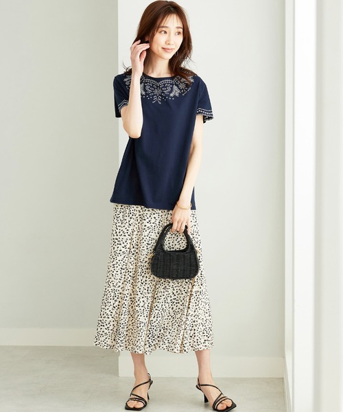 BELLUNA PLUS(ベルーナ)の「スカラップ刺しゅう華やぎプルオーバー(Tシャツ/カットソー・レディース・ローズ系/ブルー/ネイビー・MEDIUM/LARGE/X-LARGE)」の8枚目の写真
