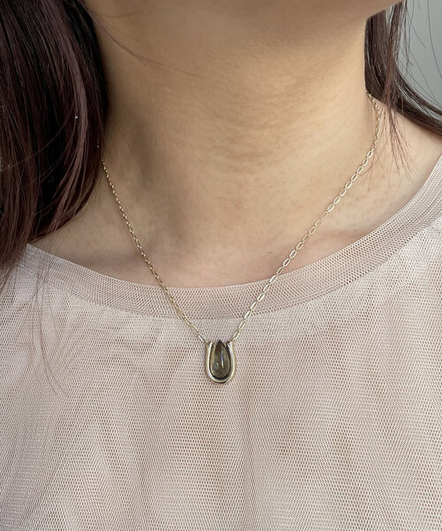 CAPRICIEUX LE'MAGE(カプリシューレマージュ)の「〈GOLDY/ゴールディ〉ドロップネックレス(ネックレス・レディース・カーキ/クリア・FREE)」の1枚目の写真