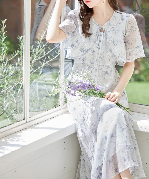 tocco closet(トッコ クローゼット)の「レディフラワーボレロ×キャミワンピースSET(ワンピース・レディース・ブラック/ブルー・M)」の1枚目の写真
