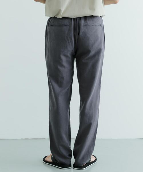 ITEMS URBANRESEARCH(アイテムズ アーバンリサーチ)の「コットン×リネン RELAX トラウザー(その他パンツ・メンズ・ブラック/グリーン/レッド/チャコールグレー・LARGE/MEDIUM)」の15枚目の写真