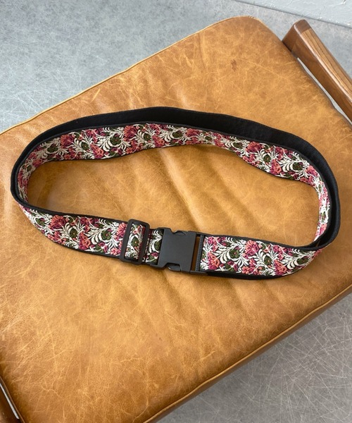 Three Four Time（ｽﾘｰﾌｫｰﾀｲﾑ）の「アラベスク柄スーツケースベルト