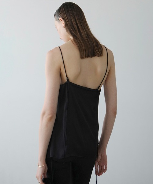 トップス CLANE DRAPE SATIN CAMISOLE TOPS BLACK DRAPE SATIN CAMISOLE TOPS（キャミソール）｜CLANE（クラネ）の