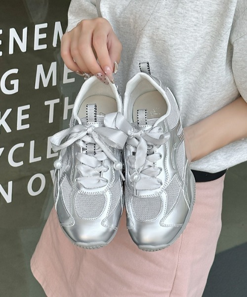 Vipoa（ヴィポア）の「ribbon shoelaces sneakers（スニーカー・レディース・シルバー・LARGE/MEDIUM/SMALL）」の7枚目の写真